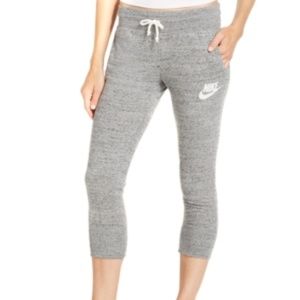 Nike Vintage cropped joggers Medium